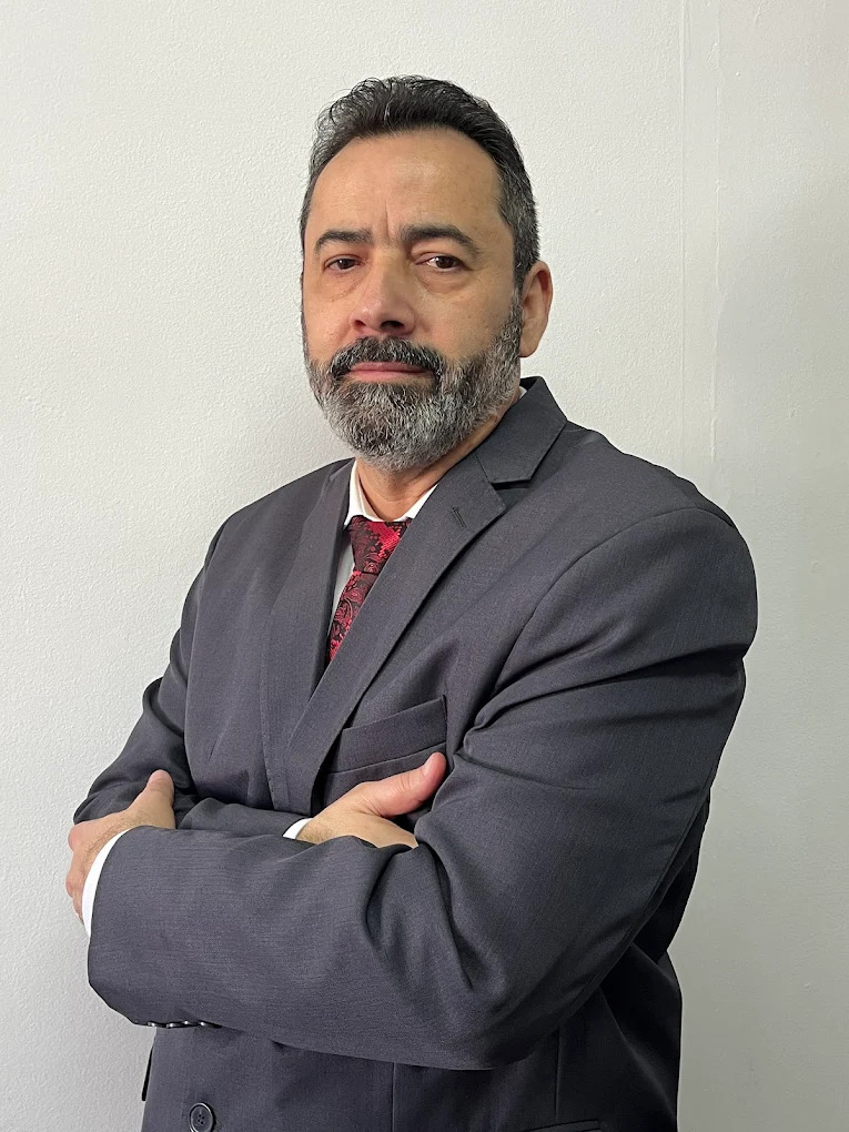 Dr. Daniel Martins Cardoso - Advogado que atua no Direito Civil, mais precisamente no Direito de Família e Sucessões, Direito das Obrigações e Contratos e especialização no Direito Imobiliário 1