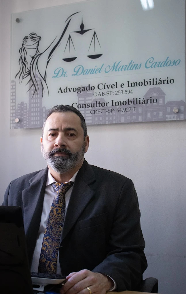 Dr. Daniel Martins Cardoso - Advogado que atua no Direito Civil, mais precisamente no Direito de Família e Sucessões, Direito das Obrigações e Contratos e especialização no Direito Imobiliário 2